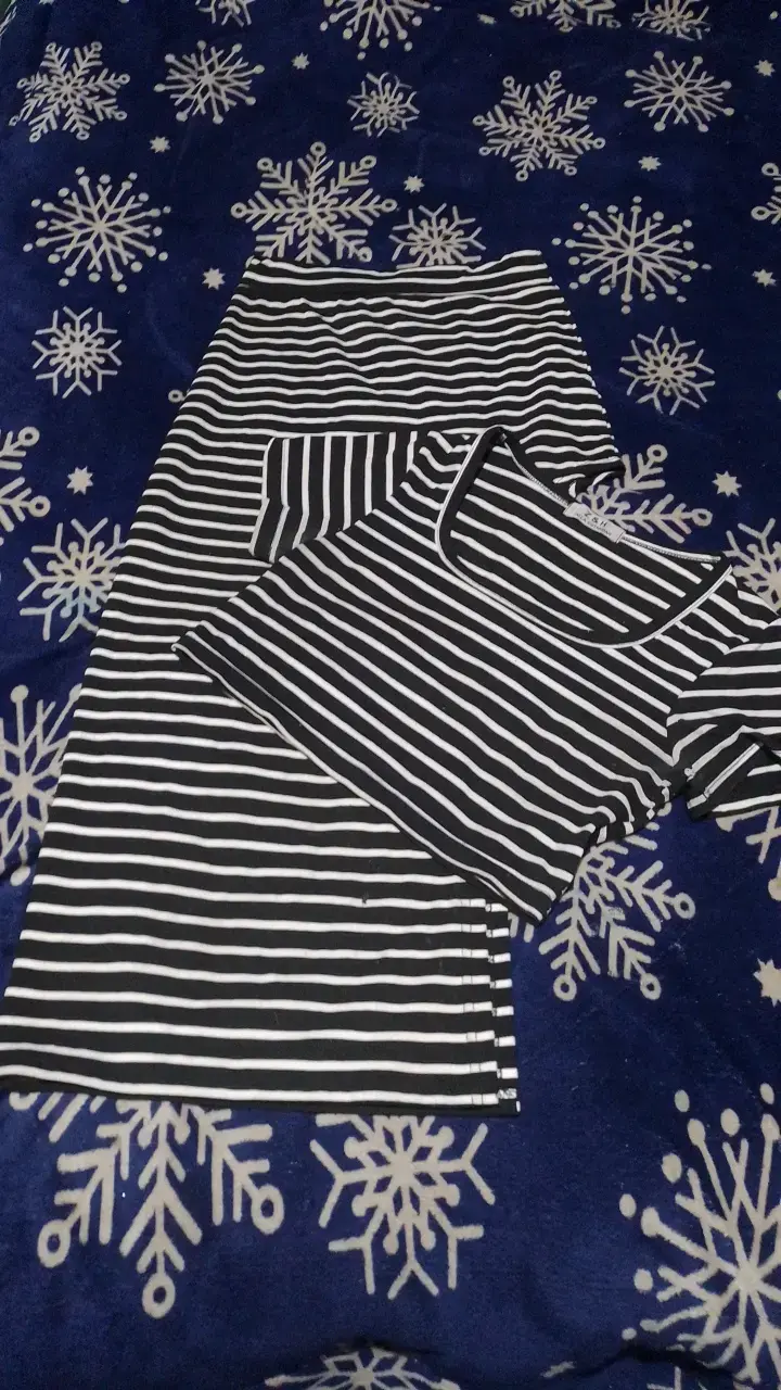 Conjunto de falda y top a rayas blanco y negro
