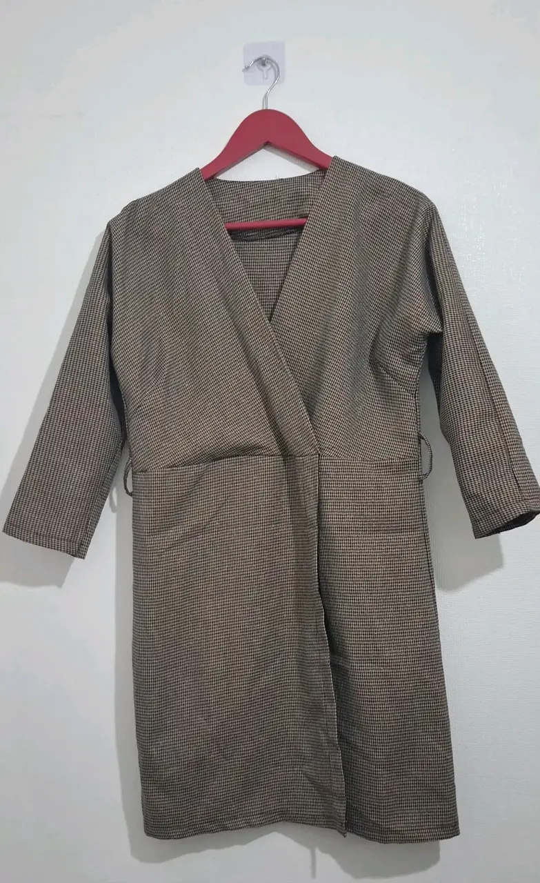 Vestido cruzado de cuadros marrón - 1