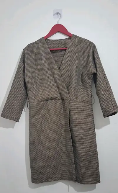 Vestido cruzado de cuadros marrón - miniatura 1