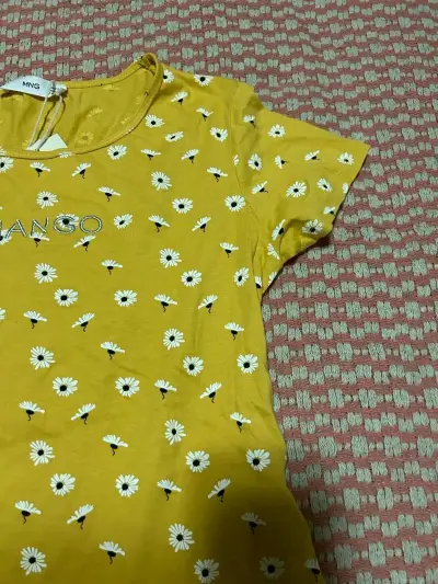 Polera amarilla con margaritas MNG - miniatura 1