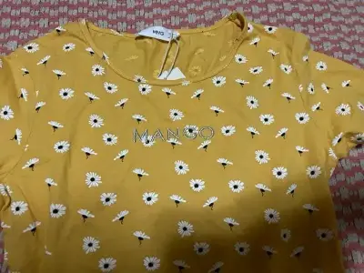 Polera amarilla con margaritas MNG - miniatura 3