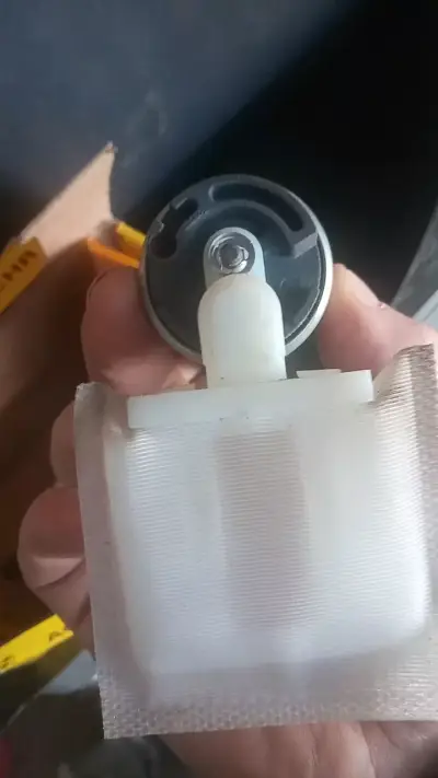 Bomba de combustible para auto Hyundai accent 2010 - miniatura 3