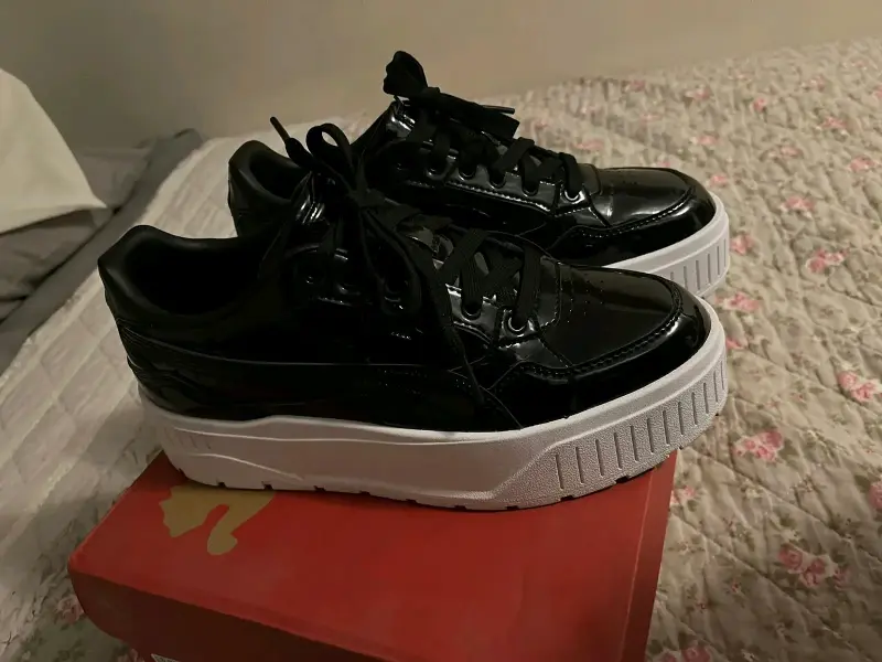 Zapatillas negras de charol con plataforma - 1