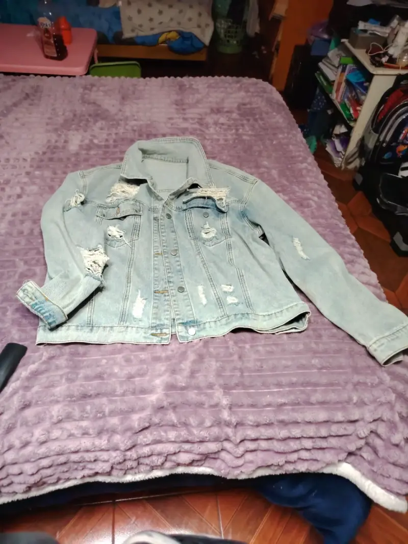 Chaqueta de mezclilla desgastada para mujer