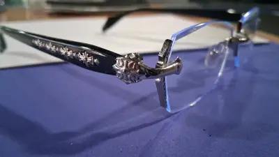 Lentes de lectura con diseño elegante - miniatura 1