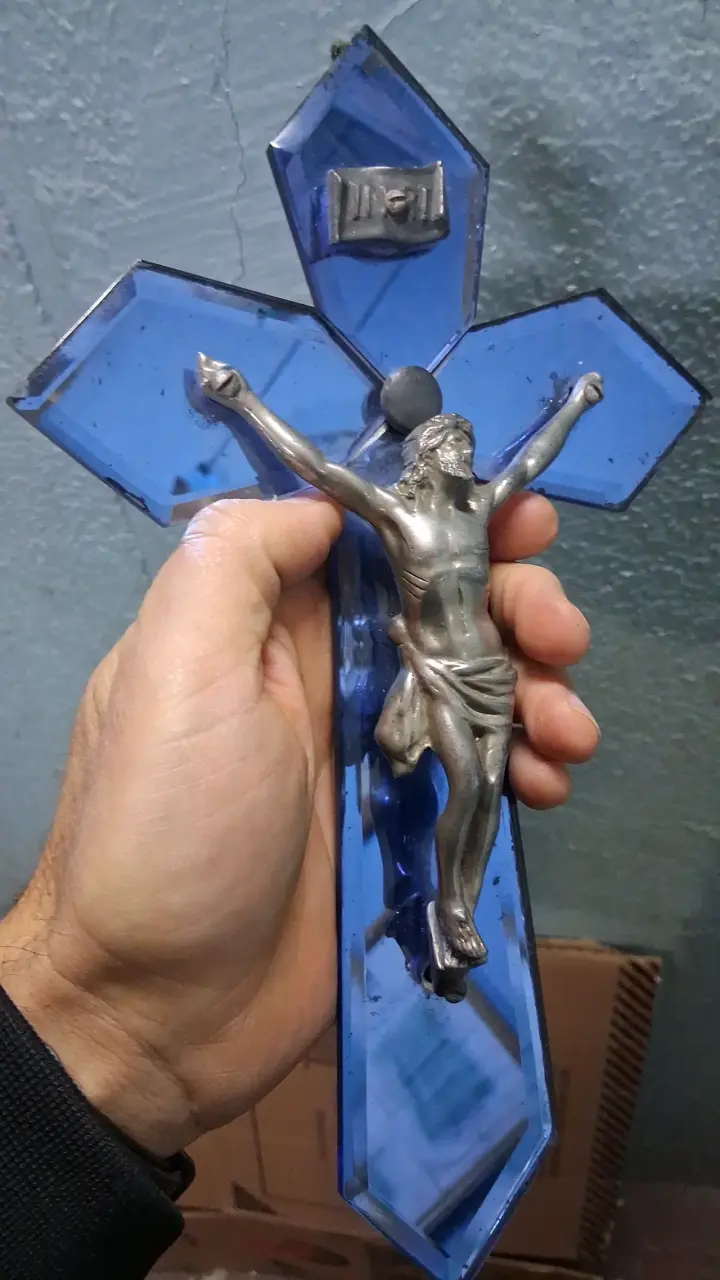 Cruz antigua decorativa azul con figura de Cristo - 2