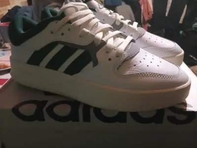 Zapatillas deportivas Adidas blancas y verdes - miniatura 1