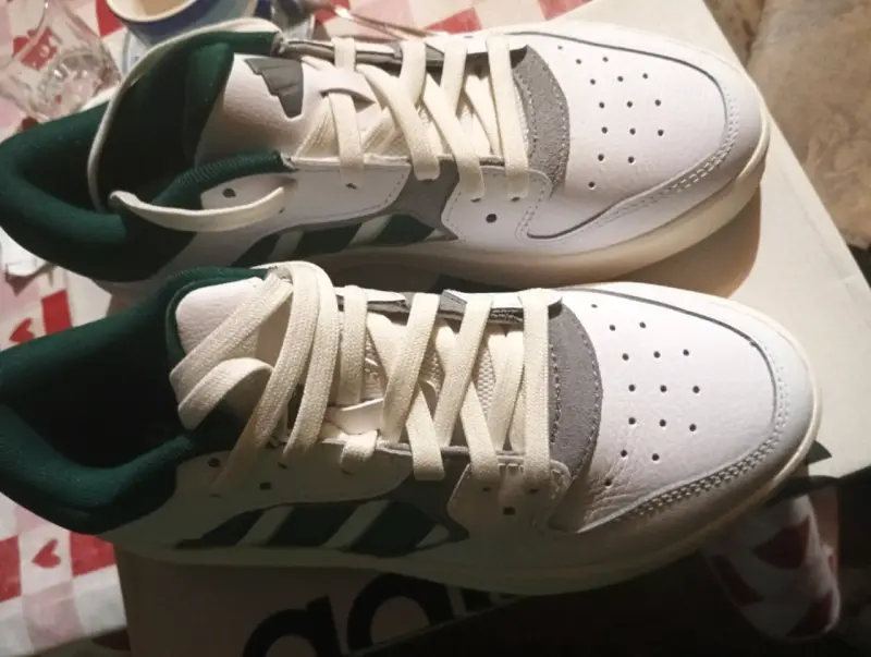 Zapatillas deportivas Adidas blancas y verdes - 2