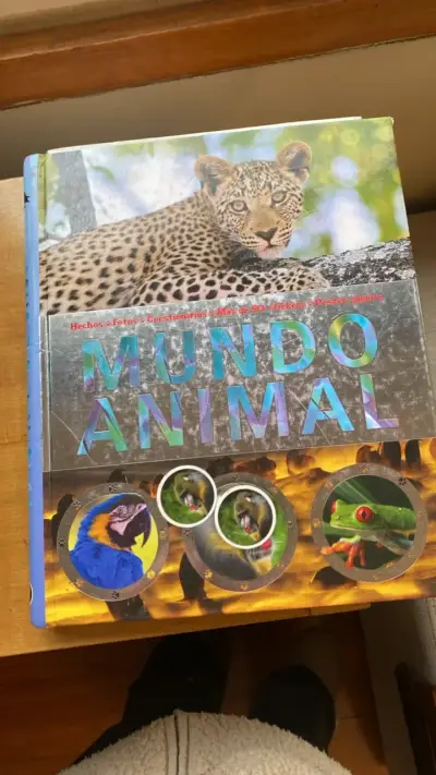 Libro educativo Mundo Animal con stickers y póster - miniatura 1