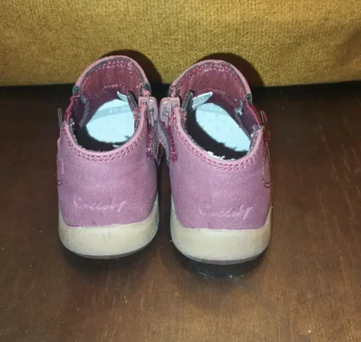 Botines de bebé color rosa en buen estado - 3