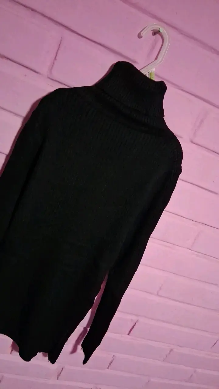 Suéter negro de cuello alto para mujer - 3
