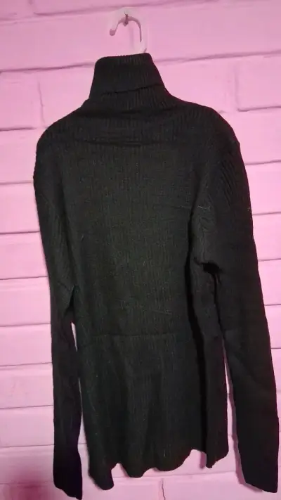 Suéter de cuello alto negro para mujer - miniatura 3