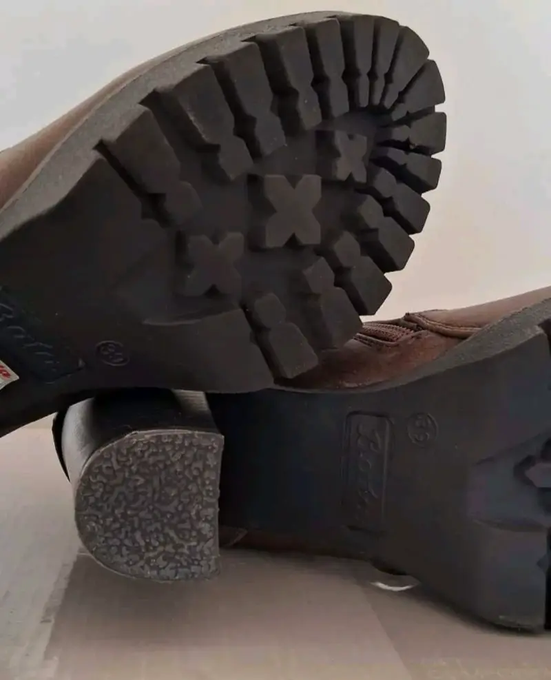 Botines de cuero marrón con tacón alto Bata Comfit - 2