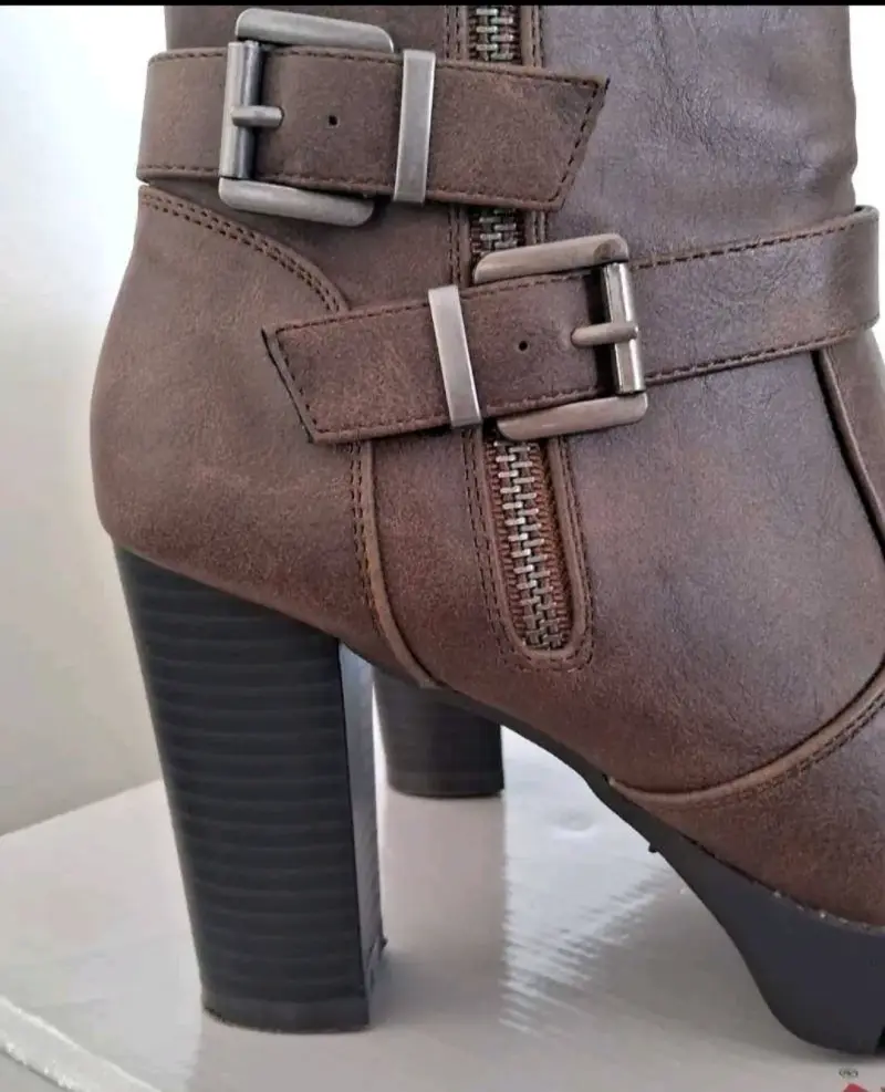 Botines de cuero marrón con tacón alto Bata Comfit - 4