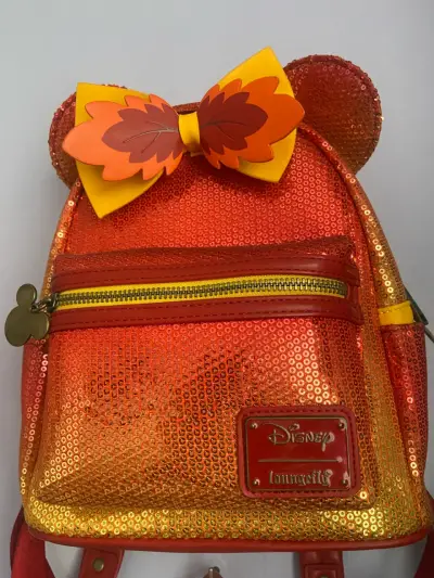 Mochila Loungefly Disney con lentejuelas y lazo - miniatura 1