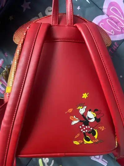 Mochila Loungefly Disney con lentejuelas y lazo - miniatura 2