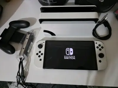 Consola Nintendo Switch OLED blanca con accesorios - miniatura 1