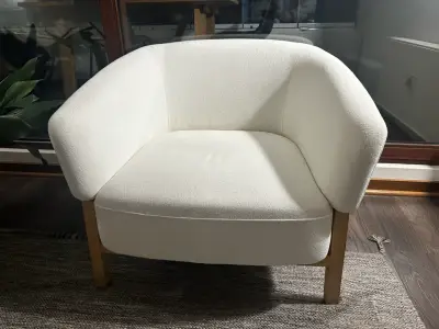 Poltrona Rosen blanca en excelente estado - miniatura 3