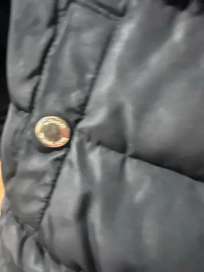 Chaqueta acolchada negra para invierno - miniatura 1