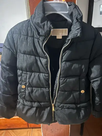 Chaqueta acolchada negra para invierno - miniatura 4