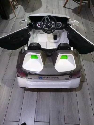 Auto eléctrico para niños con asientos dobles - miniatura 2