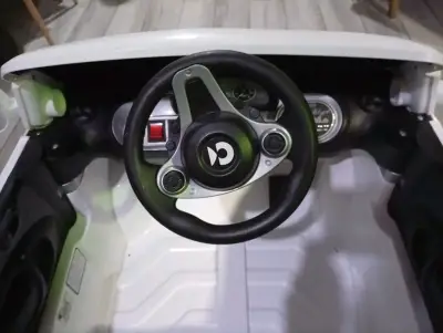 Auto eléctrico para niños con asientos dobles - miniatura 3