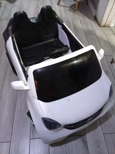 Auto eléctrico para niños con asientos dobles - miniatura 4