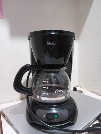 Cafetera Oster de filtro negra - miniatura 1