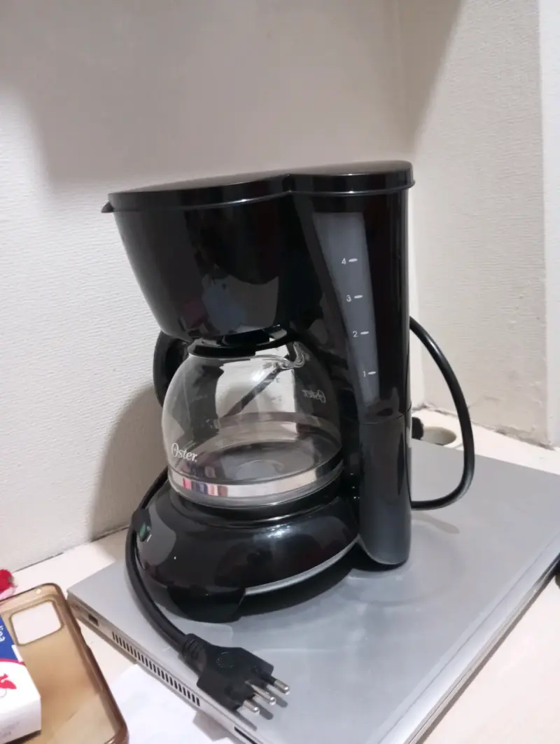 Cafetera Oster de filtro negra - 2