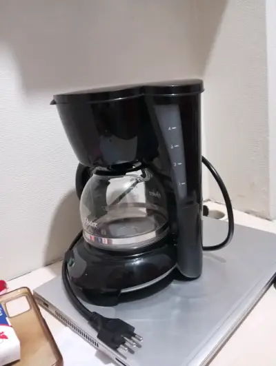Cafetera Oster de filtro negra - miniatura 2