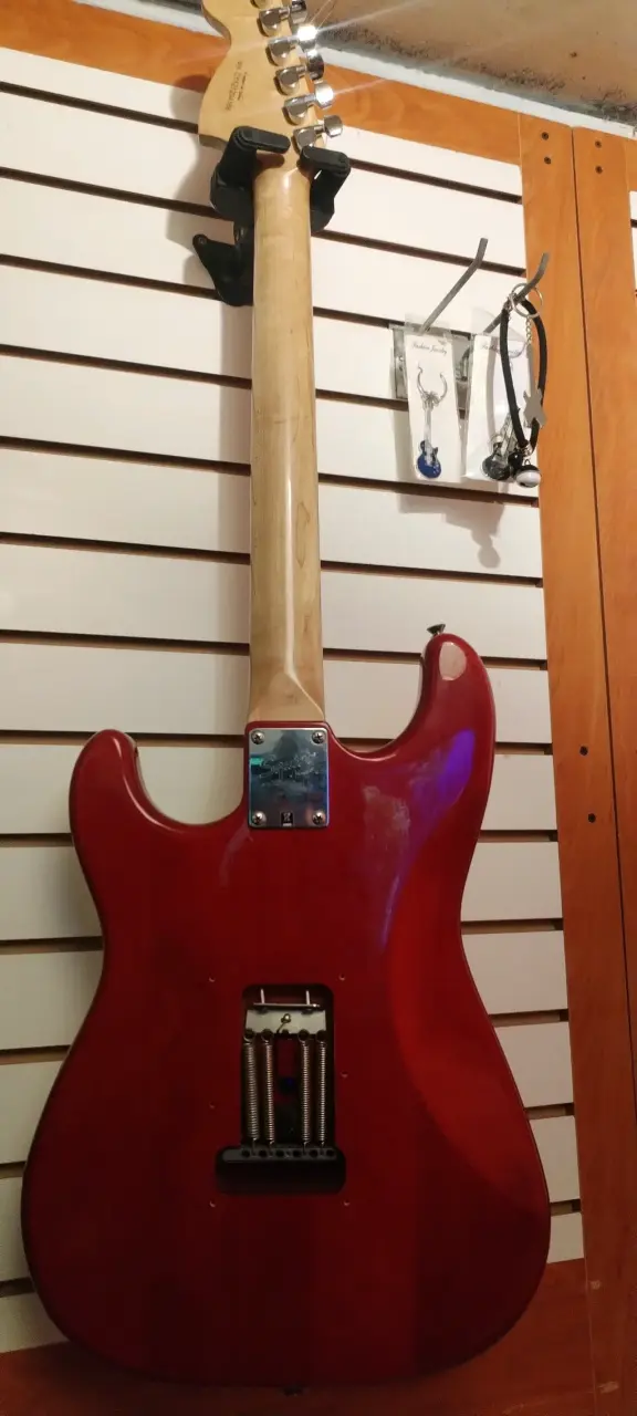 Guitarra Eléctrica Squier Stratocaster Roja - 2