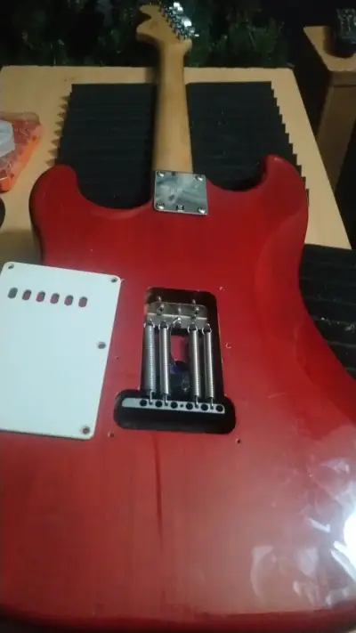 Guitarra Eléctrica Squier Stratocaster Roja - miniatura 5