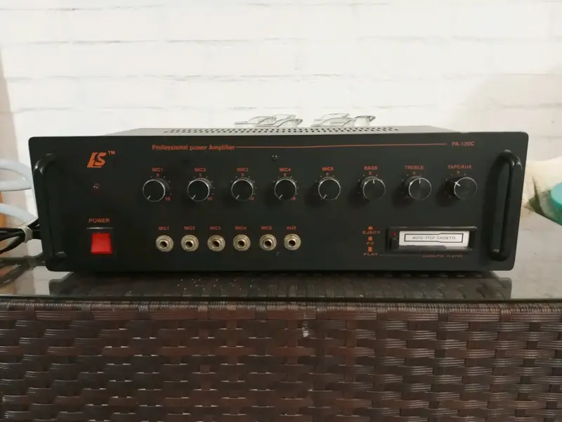 Amplificador de potencia profesional con reproductor de cassette - 1