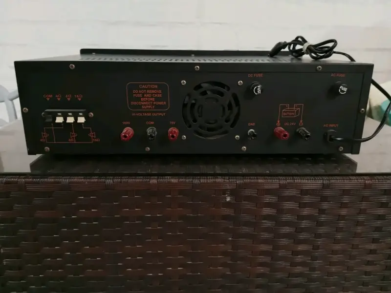 Amplificador de potencia profesional con reproductor de cassette - 2