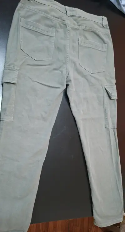 Pantalones cargo verde oliva para hombre - miniatura 2