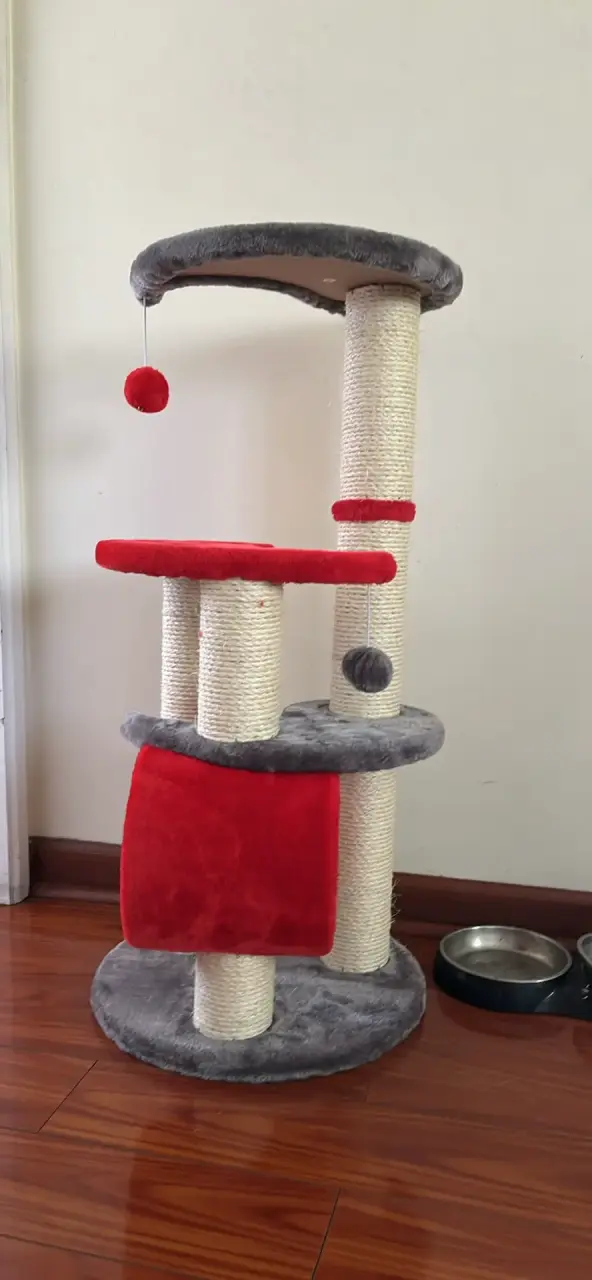 Árbol rascador para gatos con plataformas y juguetes - 1