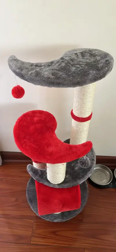Árbol rascador para gatos con plataformas y juguetes - miniatura 2