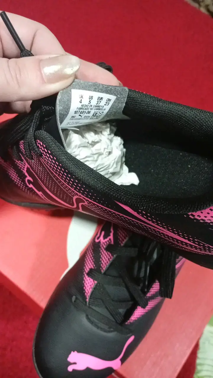 Zapatillas de fútbol Puma negras y rosas - 2