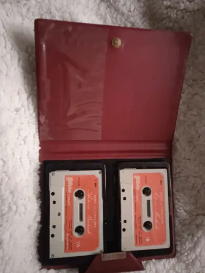 Estuche con cassettes de audio Gibo Serie Literatura - miniatura 1
