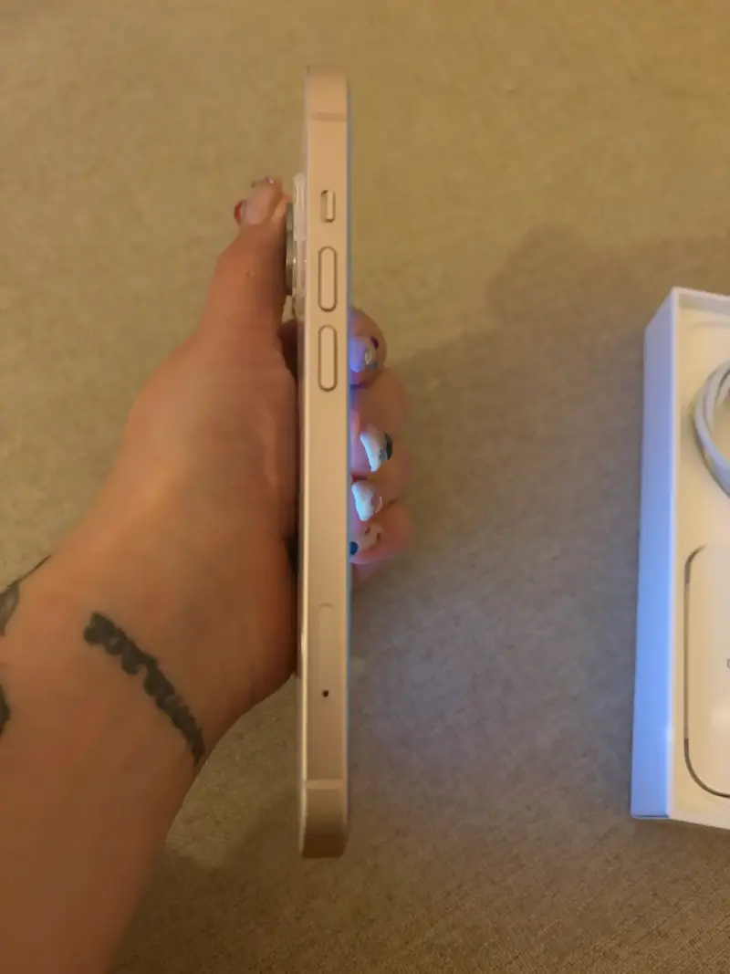 iPhone 13 en color rosa con caja original - 5