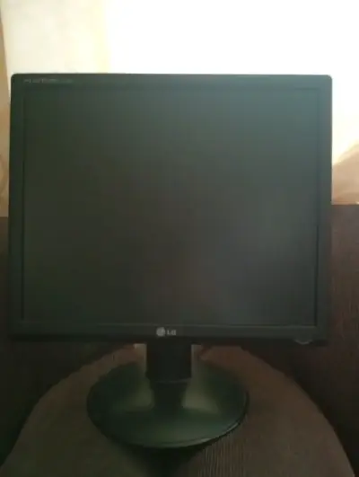 Monitor LG Flatron L1953S 19 pulgadas - miniatura 1