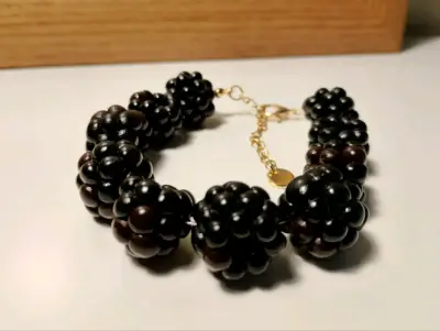 Pulsera artesanal de cuentas de mora - miniatura 1