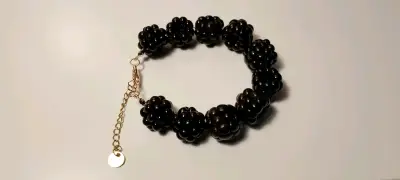 Pulsera artesanal de cuentas de mora - miniatura 2