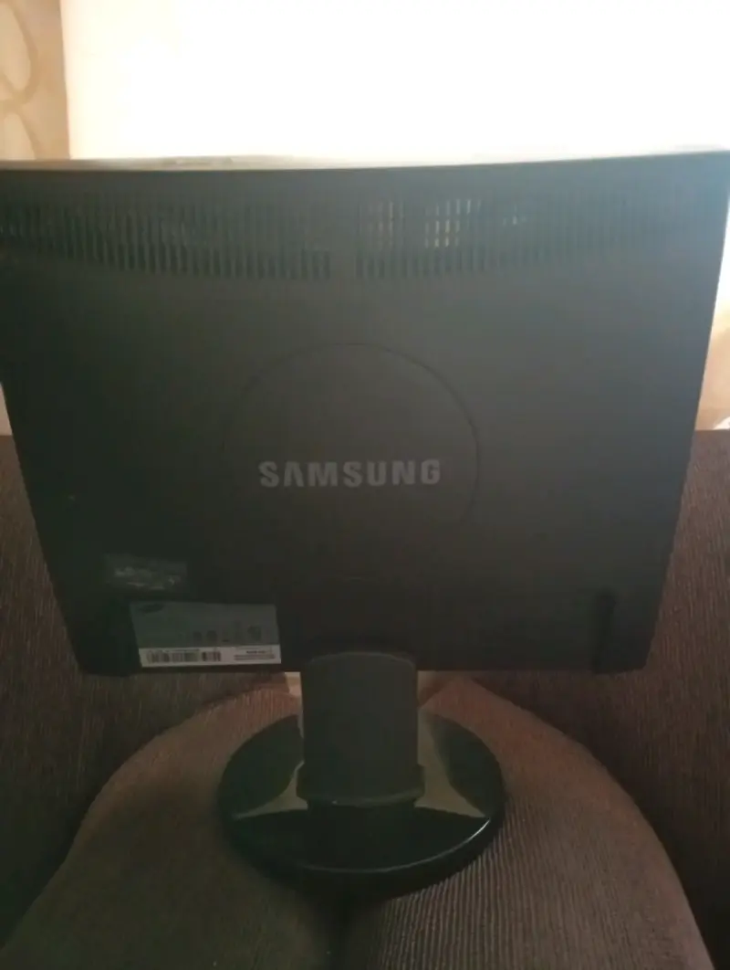 Monitor Samsung de 19 pulgadas en buen estado - 2