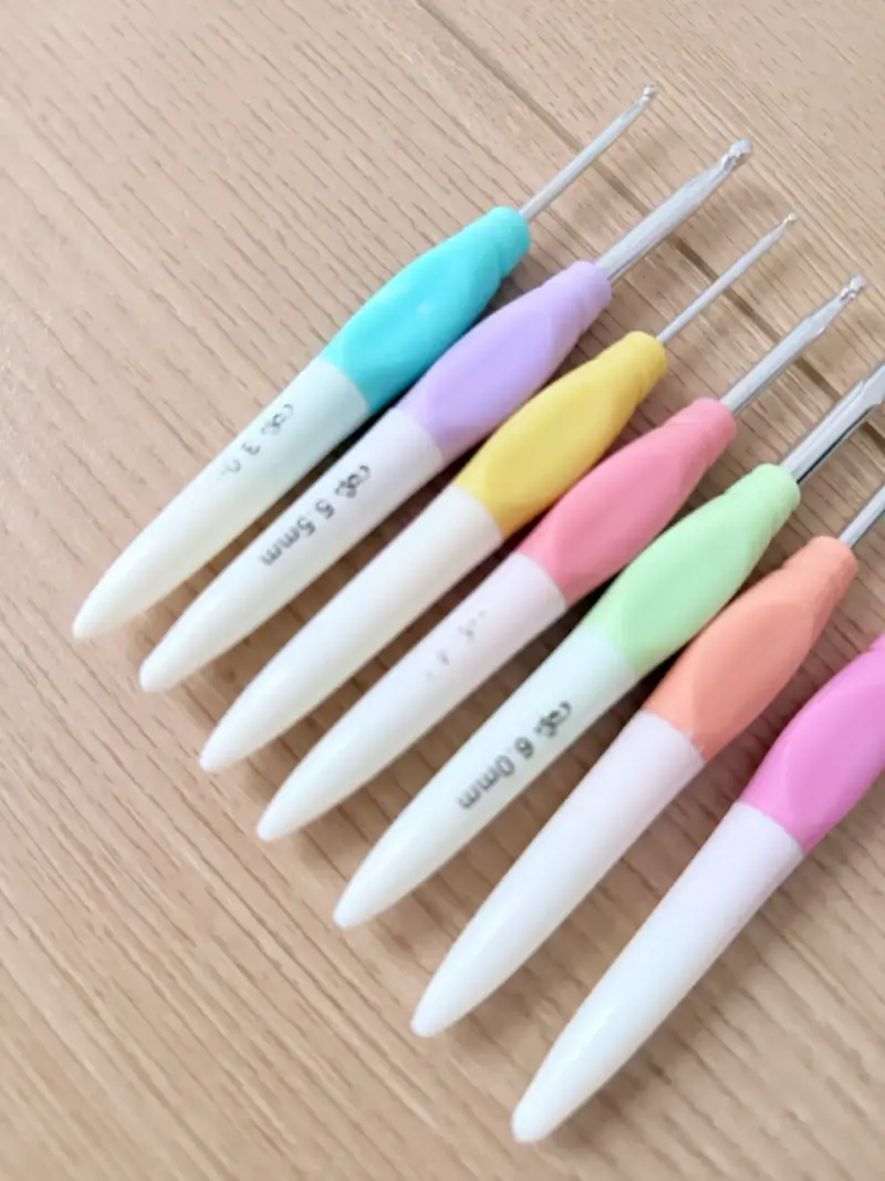 Set de ganchillos ergonómicos de colores - 3