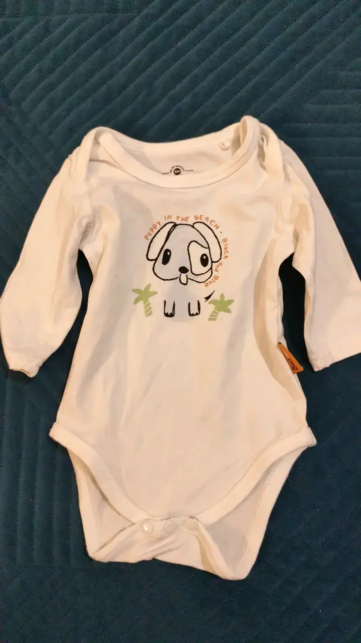 Body de bebé blanco con diseño de perrito