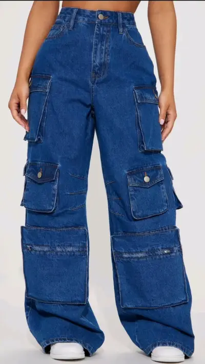 Pantalones cargo de mezclilla azul para mujer - miniatura 1