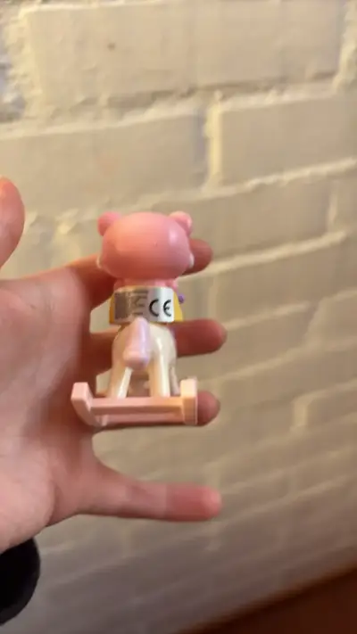 Figura decorativa de osito en caballito mecedor - miniatura 2