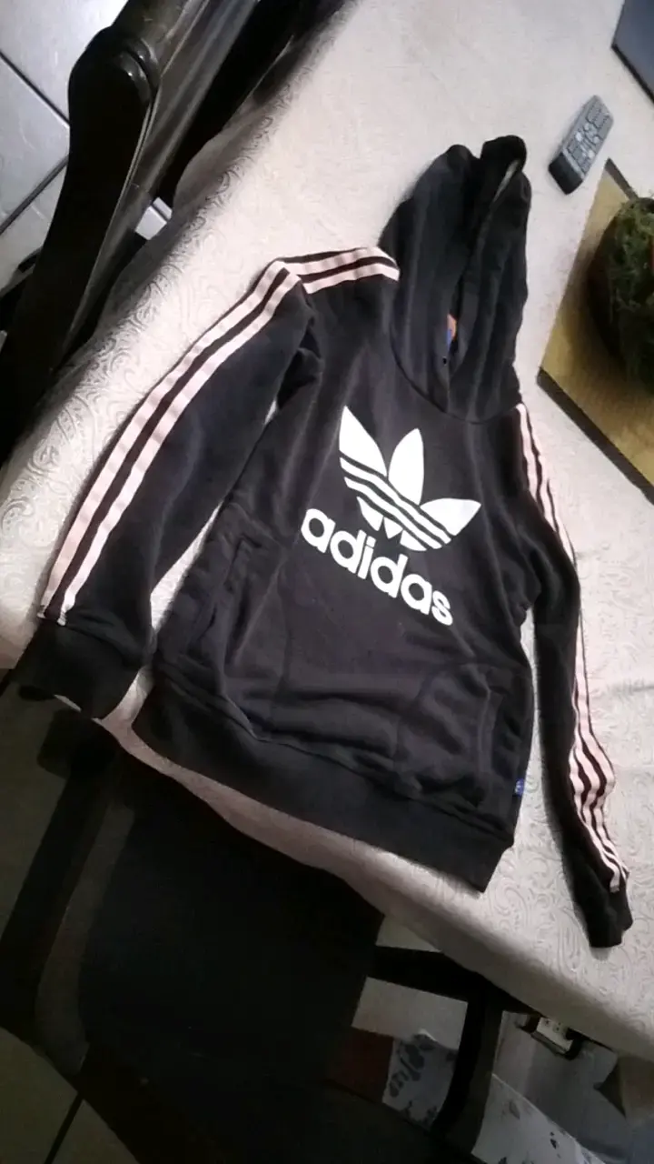Polerón con capucha Adidas negro con logo - 1