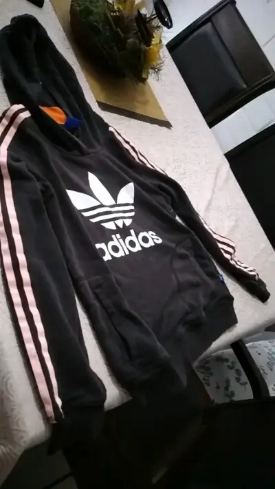 Polerón con capucha Adidas negro con logo - miniatura 2